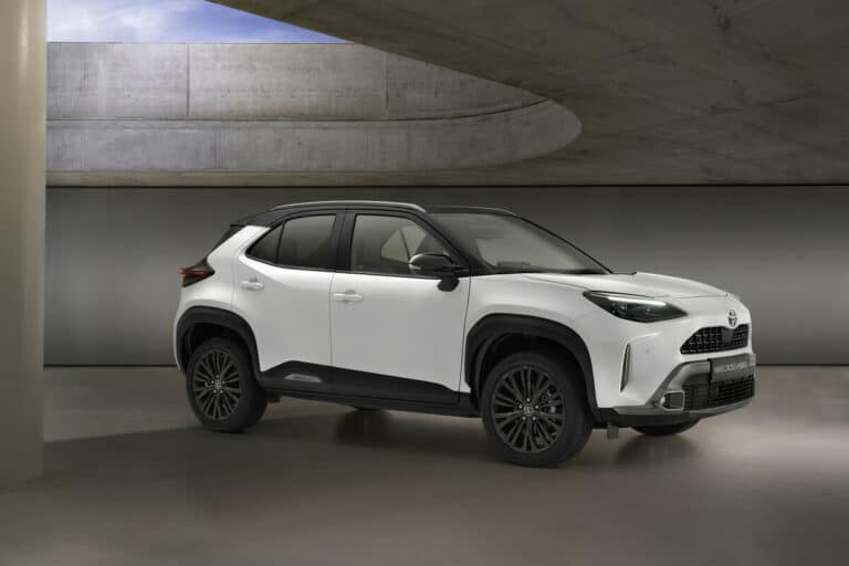 yaris_cross_adventure_02_1200x800
